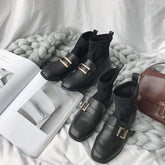 Schwarze, warme Samtstiefel mit quadratischer Schnalle